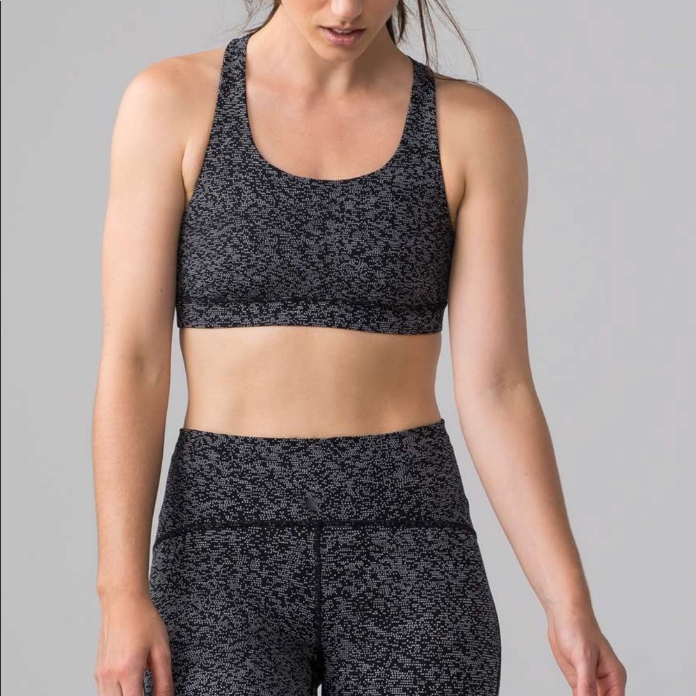 EUC Lululemon Invigorate Bra